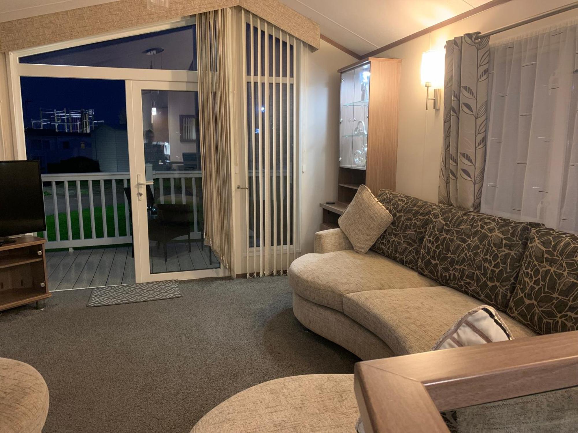 Luxury 2 Bed Lodge Sleeps Up To 6, Free Parking, Wi-Fi, E3 Whitehouse Leisure Park Towyn Kinmel Bay Exterior foto